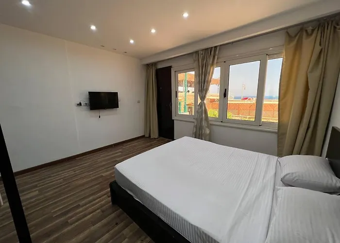Lilly Apartmanhotel Gurdaka